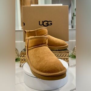 NIB UGG Ultra Mini-Boot Chestnut, Size 7